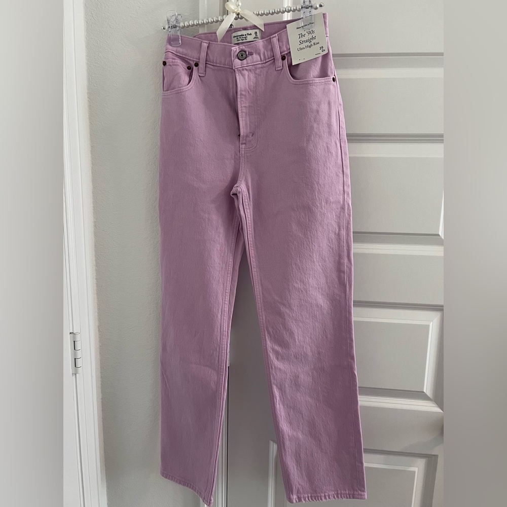 Abercrombie 90s jeans in pink. 25 short